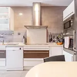 Апартаменты Luxurious In The Center Of *