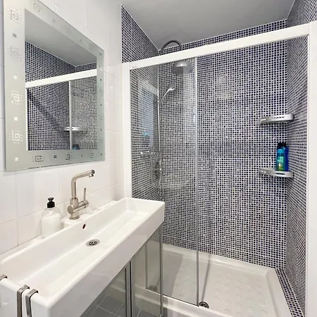 Luxurious In The Center Of *