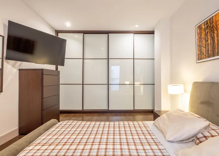 Luxurious In The Center Of * 사라고사